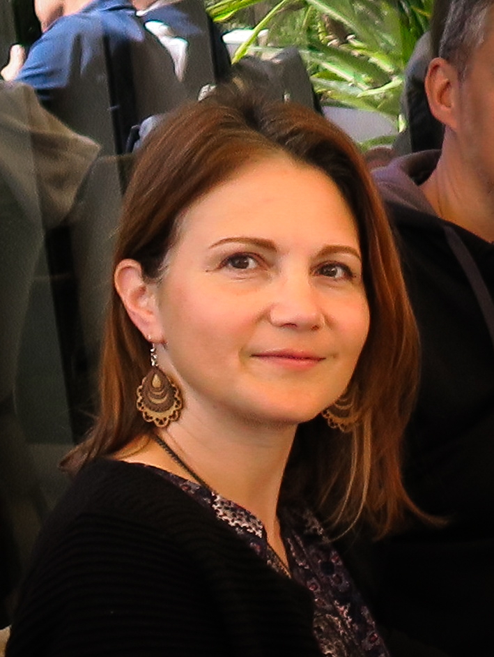 Portrait de Chrystel Simone, consultante en écoconception et créatrice de C-Clique et du serious game Life Cycle Challenge.